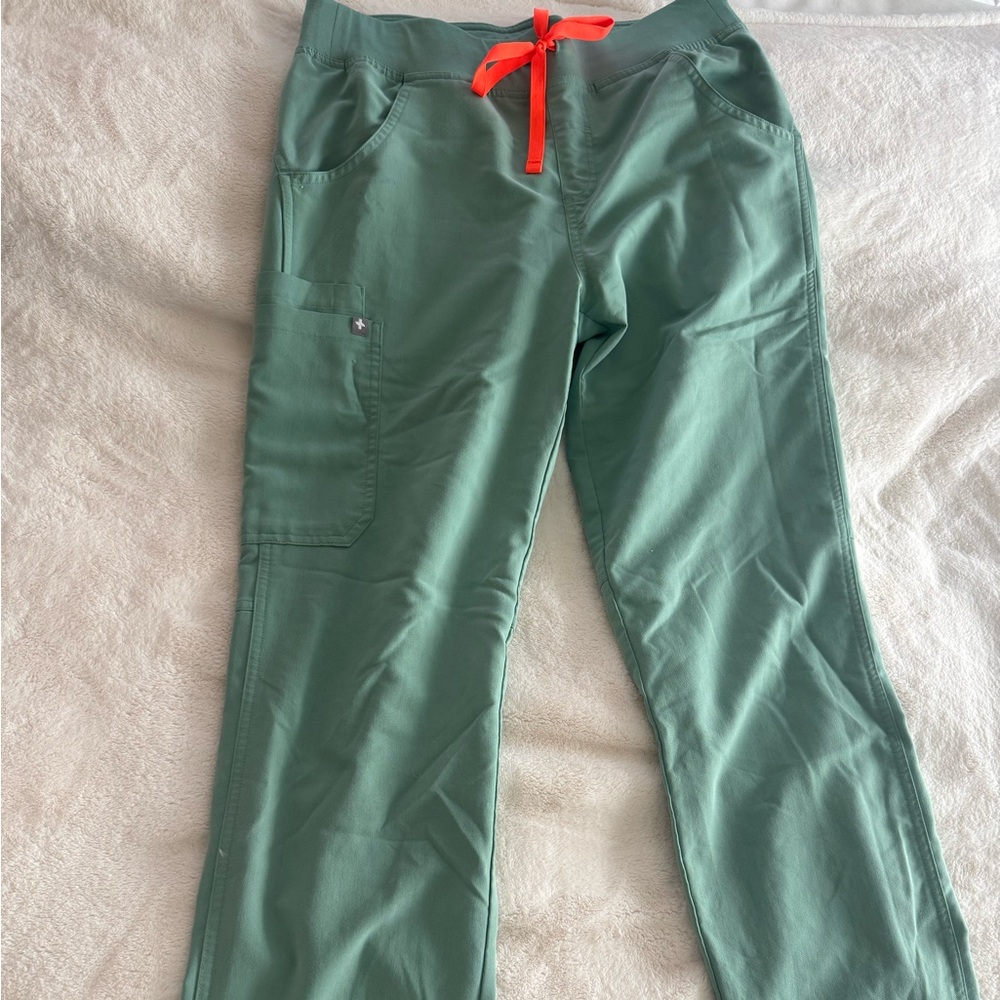 Figs Kade Scrub Bottoms in Jade Green